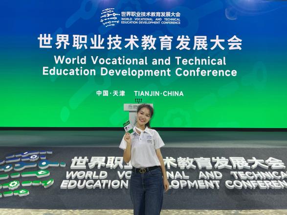 于世界职业技术教育发展大会担任嘉宾接待及会务组织岗位志愿者1